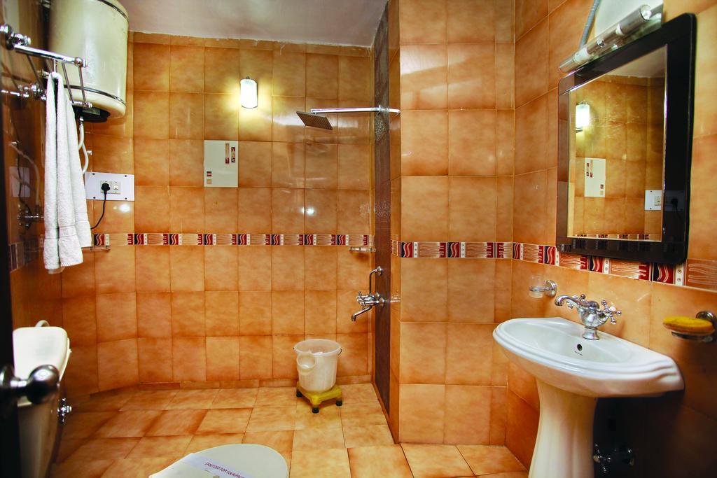 Hotel Pride Continental Сринагар Номер фото