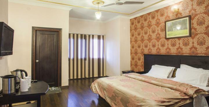Hotel Pride Continental Сринагар Экстерьер фото